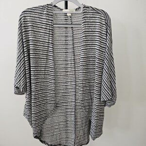 Painted Threads. Cardigan. Size S. Color Black and white